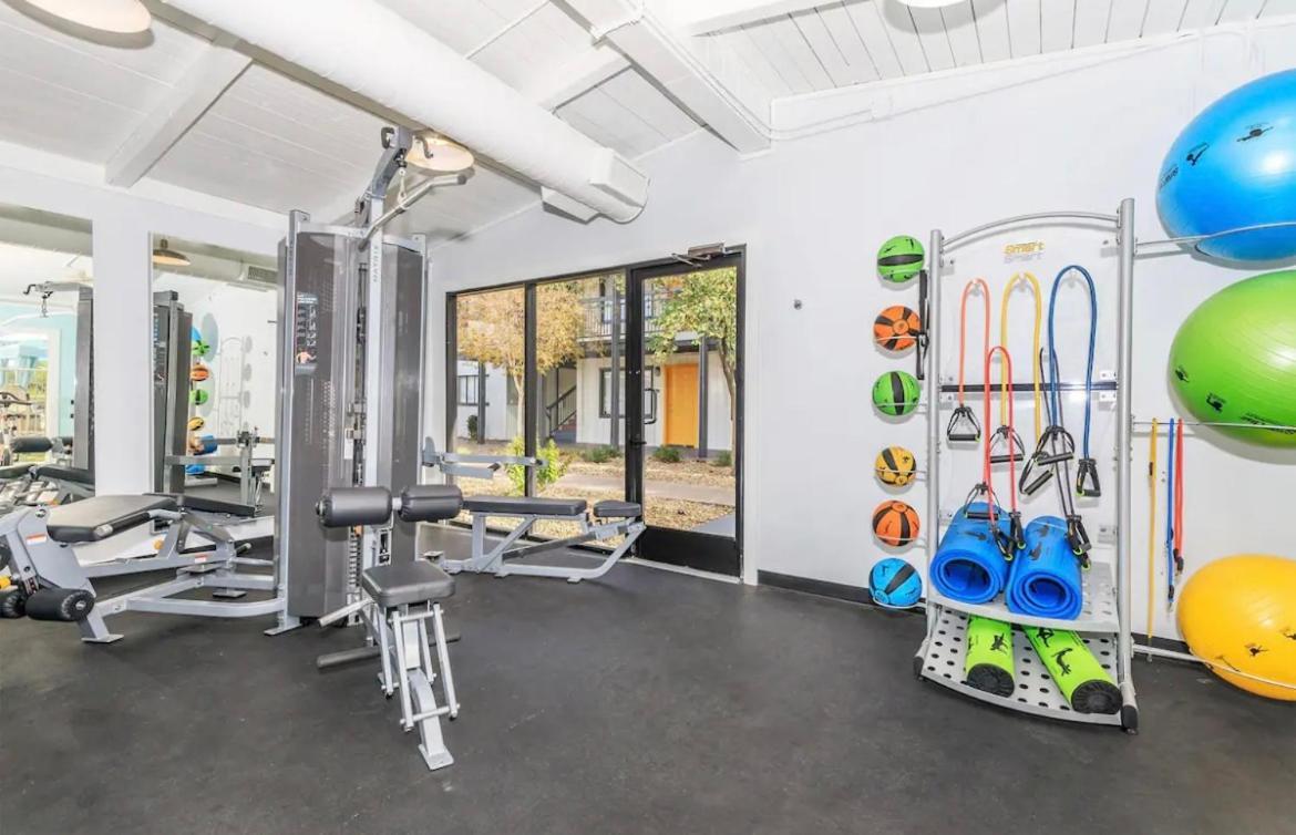Apartment Ultimate Relaxation With Gym, Firepit & Billiard Phoenix